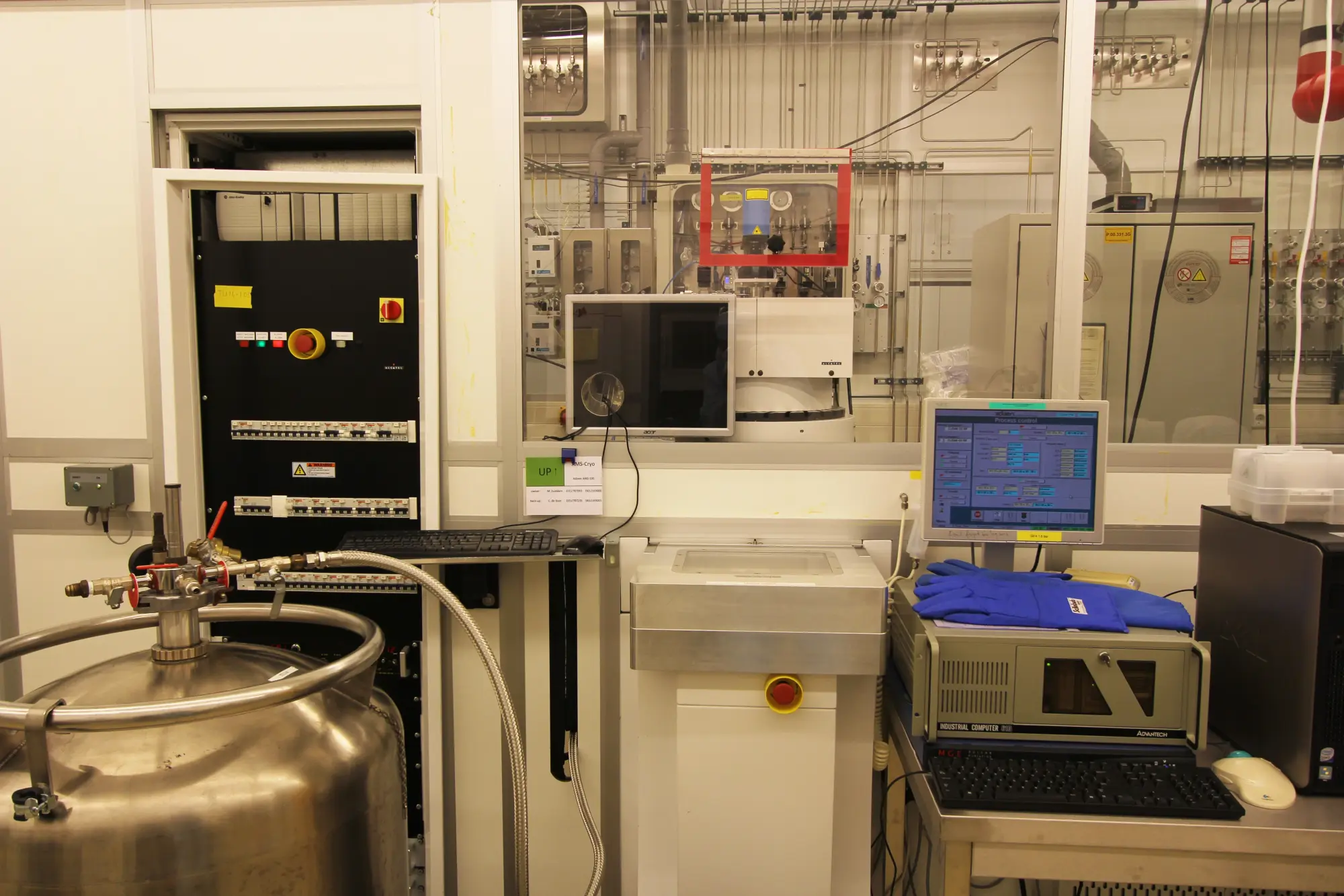 AMS 100 I-speeder (RIE plasma etching)