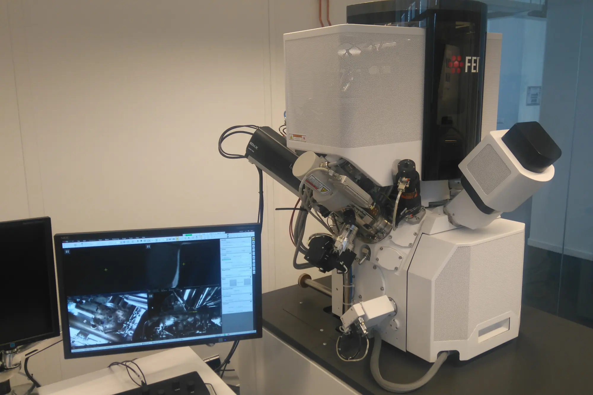 FEI FIBSEM Helios G4 CX (SEM and FIB)